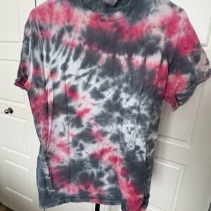 Gildan Tie-Dye T-Shirt in Pink and Gray